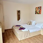 4* Sea - With Balcony דירה *