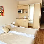 4* Sea - With Balcony דירה *