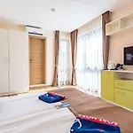 4* Sea - With Balcony דירה סבטי ולאס